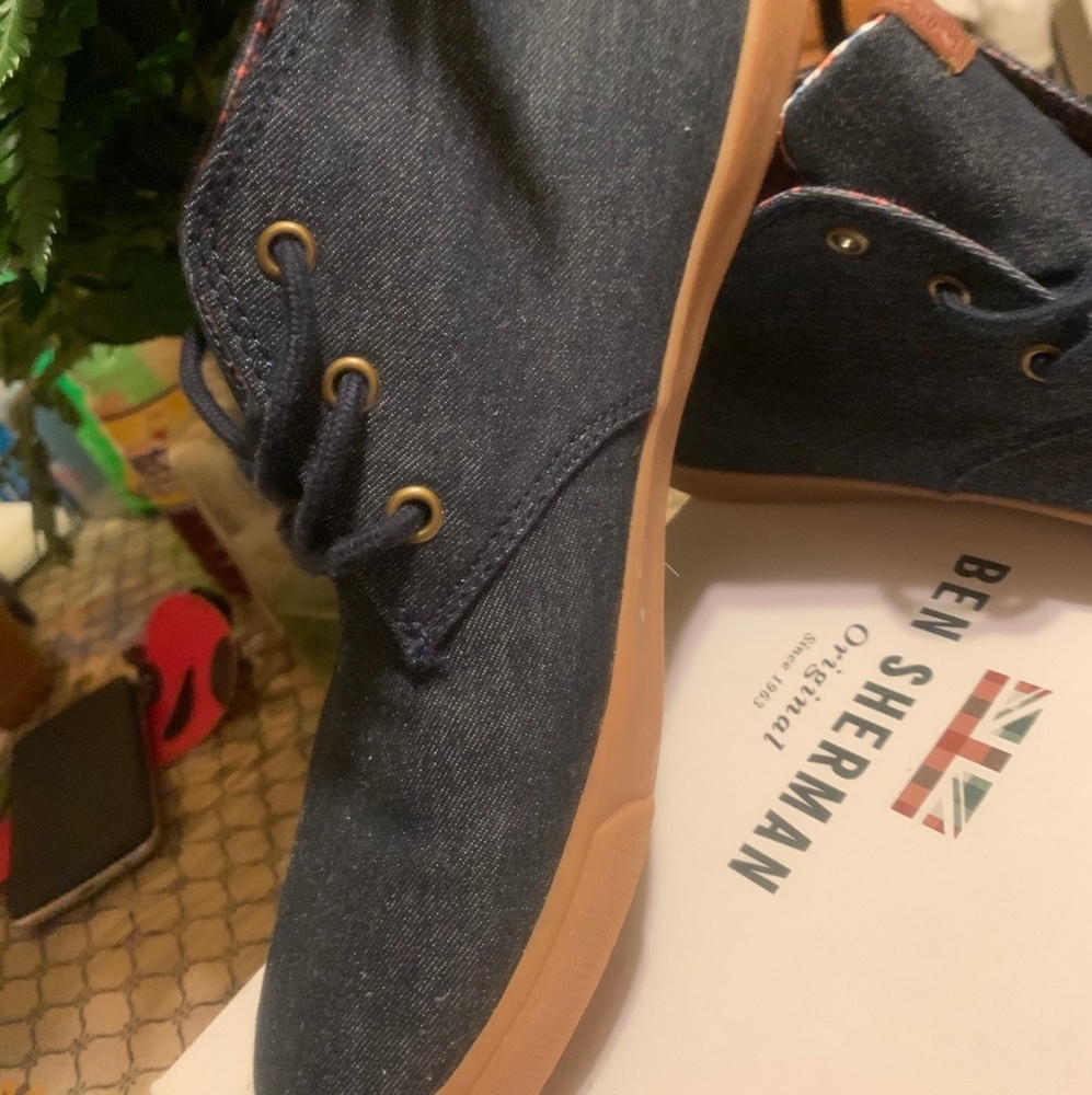 Sneakers - Picture 3 of 6